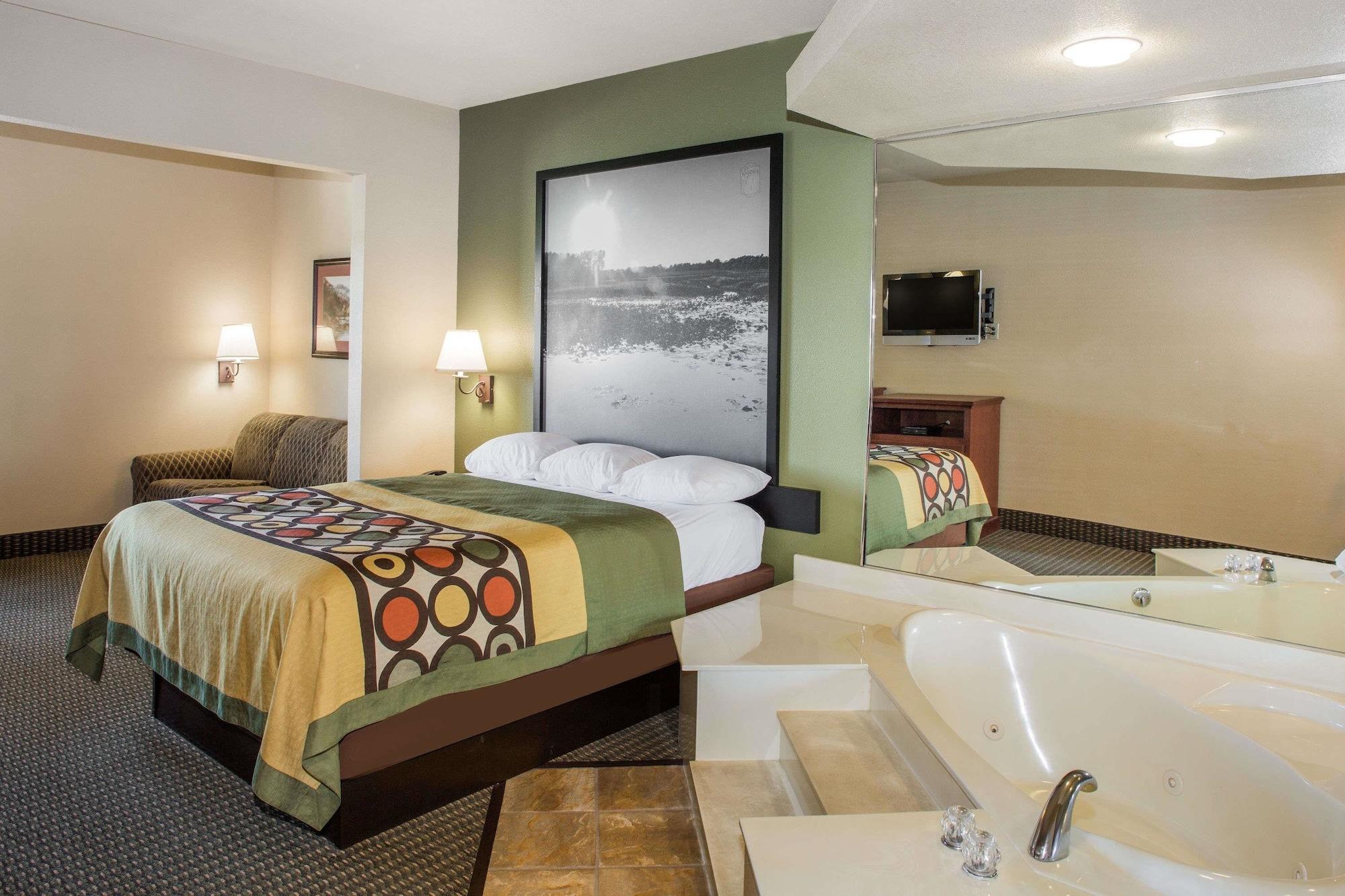 Super 8 By Wyndham Hotel 2*