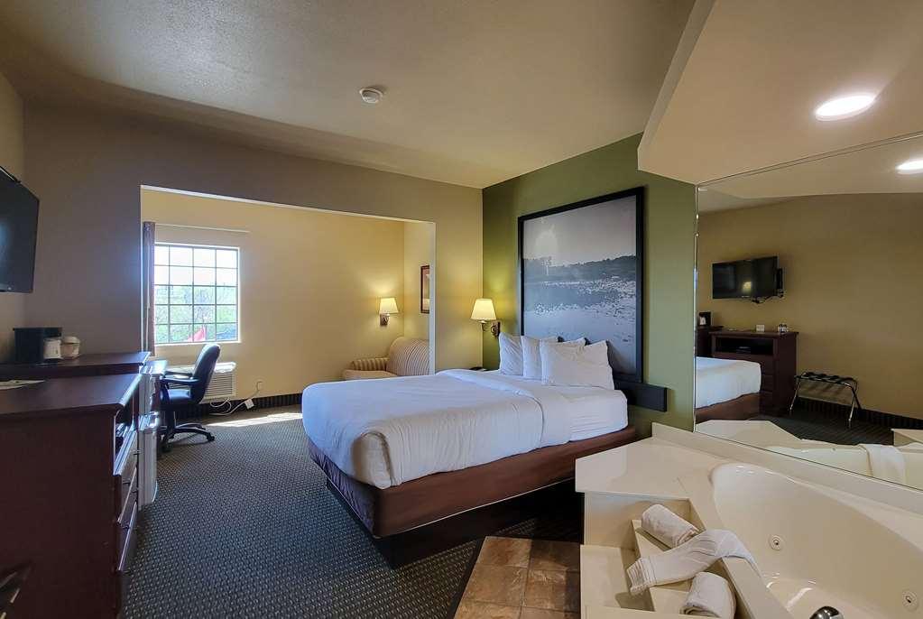 Super 8 By Wyndham Hotel